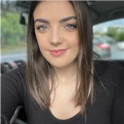 Profesora titulada en Educación Infantil, con experiencia tanto en cuidado de niños y niñas como en impartir clases de repaso.